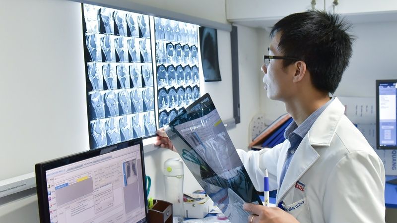 Các thiết bị chẩn đoán hiện đại giúp bác sĩ đánh giá toàn diện sức khỏe tim mạch của bệnh nhân - Vai trò của chụp CT mạch vành