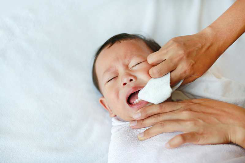 Hình minh họa thăm khám nhiệt miệng