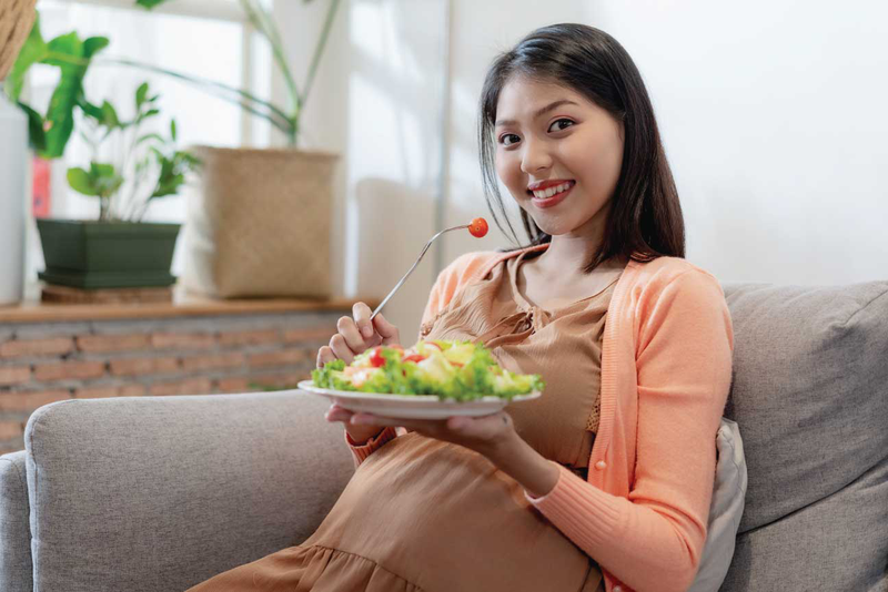 Trái cây tươi là nguồn cung cấp vitamin dồi dào giúp hỗ trợ gan thải độc tự nhiên 