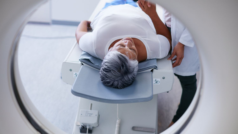 Hình minh họa chụp MRI chẩn đoán hình ảnh đóng vai trò then chốt trong việc xây dựng phác đồ điều trị 