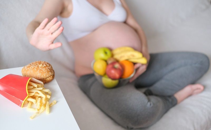 Chế độ ăn uống và vận động hợp lý giúp kiểm soát đường huyết trong thai kỳ