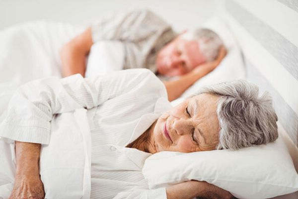 Giấc ngủ ngon đóng vai trò quan trọng đối với sức khỏe người cao tuổi