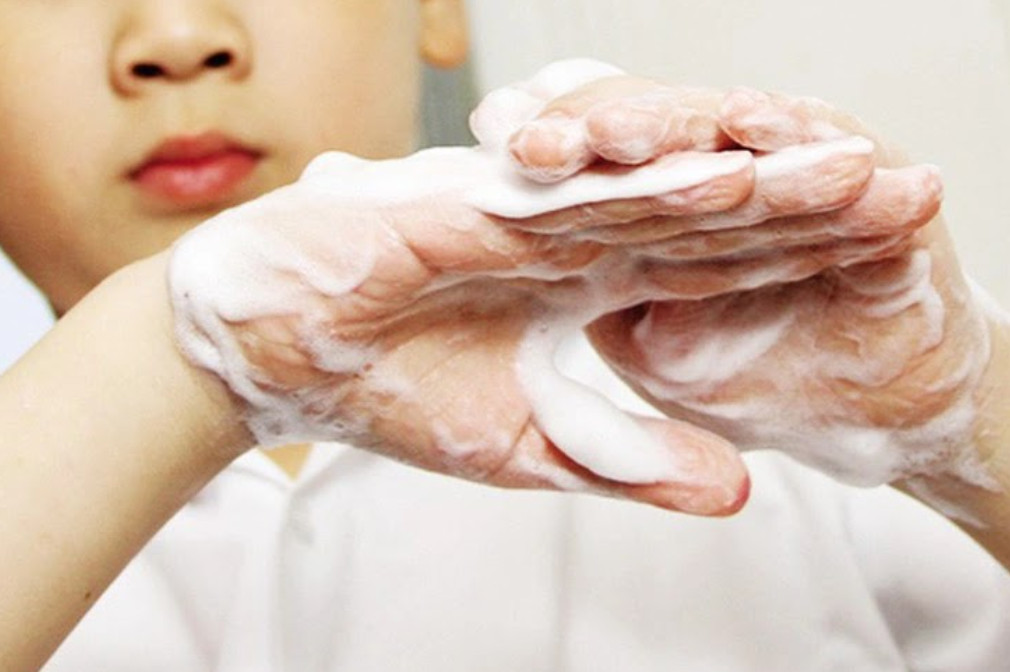 Giữ vệ sinh cá nhân, rửa tay trước khi ăn và sau khi đi đại tiện