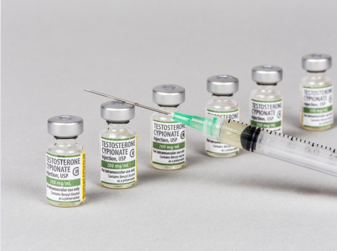Tiêm testosterone là một trong phương pháp điều trị mãn dục ở nam giới