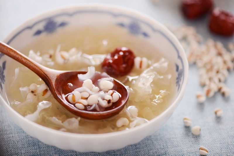 Việc chế biến và dùng đúng liều lượng giúp đảm bảo những điều cần lưu ý khi sử dụng ý dĩ an toàn(Nguồn: Sưu tầm)