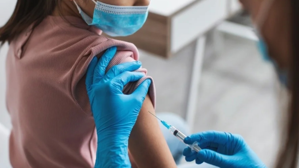 Các loại vaccine như cúm, viêm gan, và HPV có thể giúp giảm nguy cơ nhiễm trùng gây sưng hạch bạch huyết