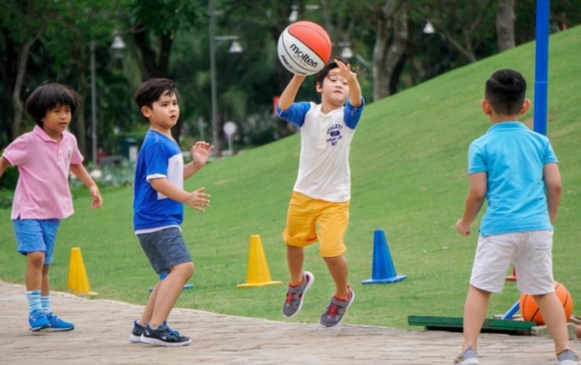 Tránh các nguy cơ té ngã dẫn tới chấn thương khớp háng ở trẻ
