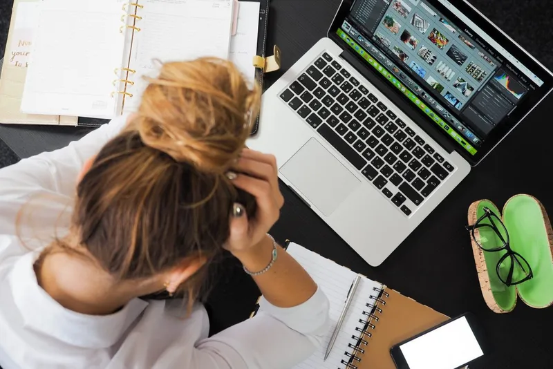 Choáng váng và xây xẩm mặt mày là dấu hiệu điển hình của huyết áp thấp