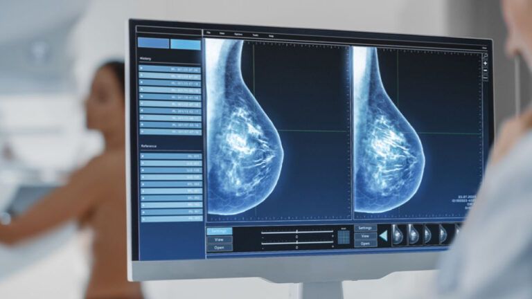 Tư vấn bác sĩ giúp xác định lộ trình tầm soát phù hợp cho từng cá nhân 