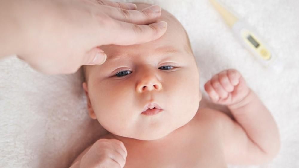 Tư thế nằm nghiêng là tư thế an toàn nhất cho trẻ khi đang co giật 