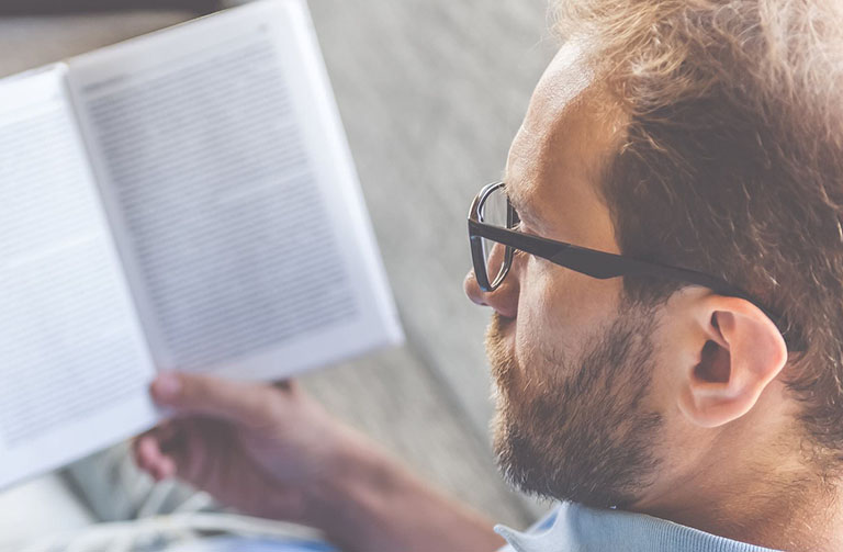 Đeo kính lão thị sẽ giải quyết được tình trạng giảm thị lực của mắt