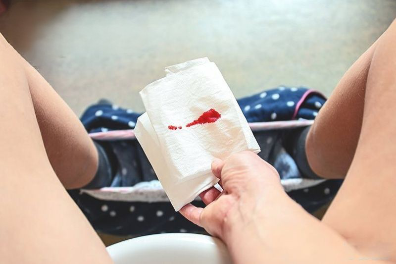 Máu báo thai thường xuất hiện khoảng 6 - 12 ngày sau thụ tinh