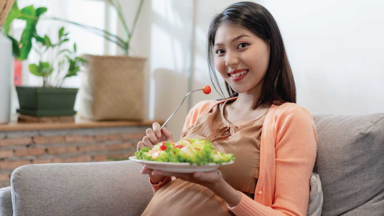 Dinh dưỡng khi mang thai rất quan trọng cho mẹ và bé. Nhưng liệu 'ăn cho hai người' có đúng cách? Khám phá chế độ ăn cho thai kỳ ngay!