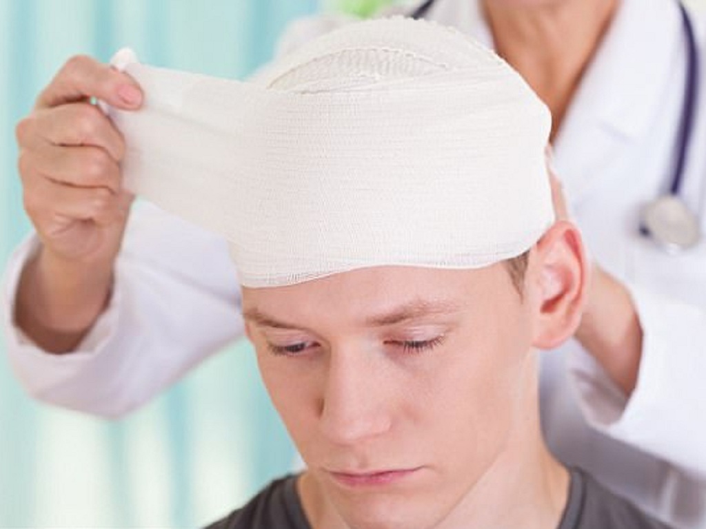 Người có tiền sử bị các chấn thương ở vùng đầu thường nguy cơ mắc bệnh sẽ cao hơn
