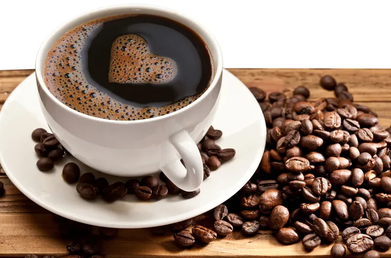 Sử dụng quá nhiều caffeine là một trong những nguyên nhân hàng đầu gây ra cảm giác tim hẫng nhịp