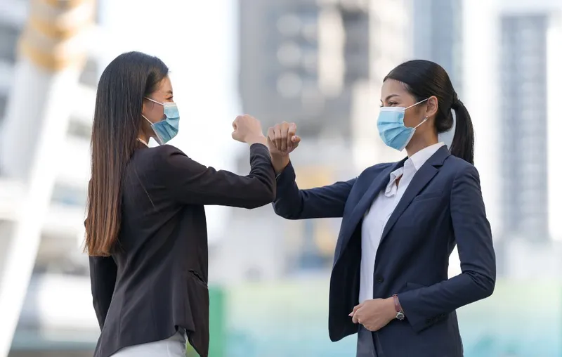 Hiểu rõ các con đường lây nhiễm giúp chúng ta chủ động bảo vệ sức khỏe bản thân 