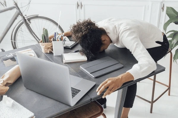 Căng thẳng trong công việc cũng là nguyên nhân dẫn đến tình trạng nghiện rượu
