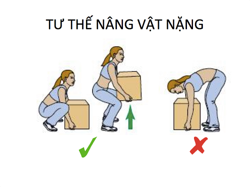 Bế, vác vật nặng không đúng tư thế ảnh hưởng tới cột sống, dễ gây nên tình trạng đau lưng trên, đau cột sống