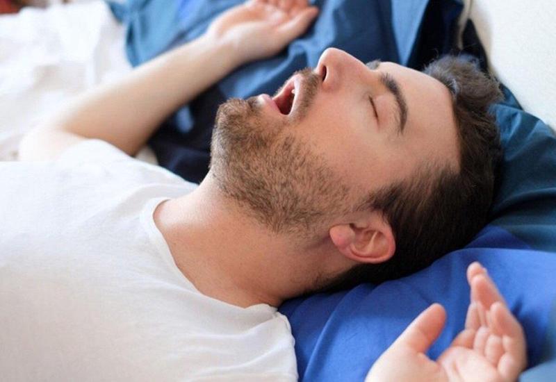 Ngủ thường ngáy lớn là triệu chứng ngưng thở khi ngủ do tắc nghẽn
