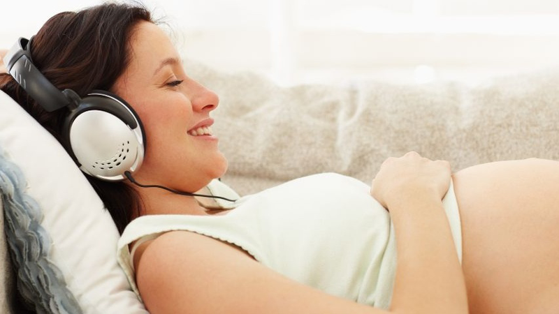 Nước ối cạn bao nhiêu thì phải mổ? Cần làm gì khi bị cạn ối?