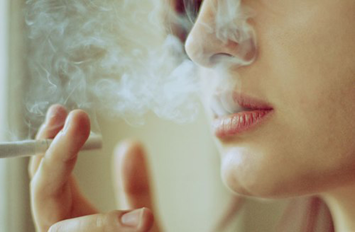 Hút thuốc lá làm tăng nguy cơ rau bám mép