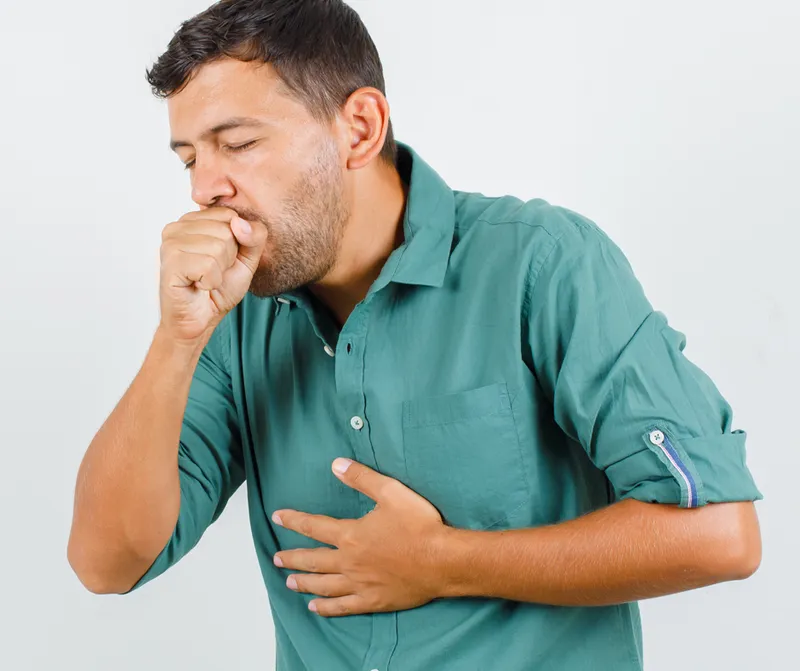 Các biện pháp tự nhiên như dùng mật ong gừng không chỉ làm dịu cổ họng mà còn hỗ trợ quá trình phục hồi niêm mạc đường hô hấp.