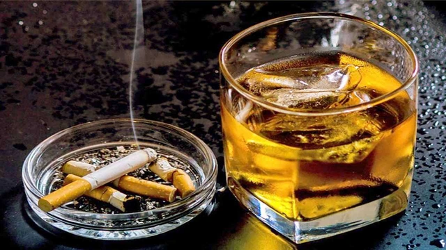 Nên tránh xa thuốc lá, rượu bia