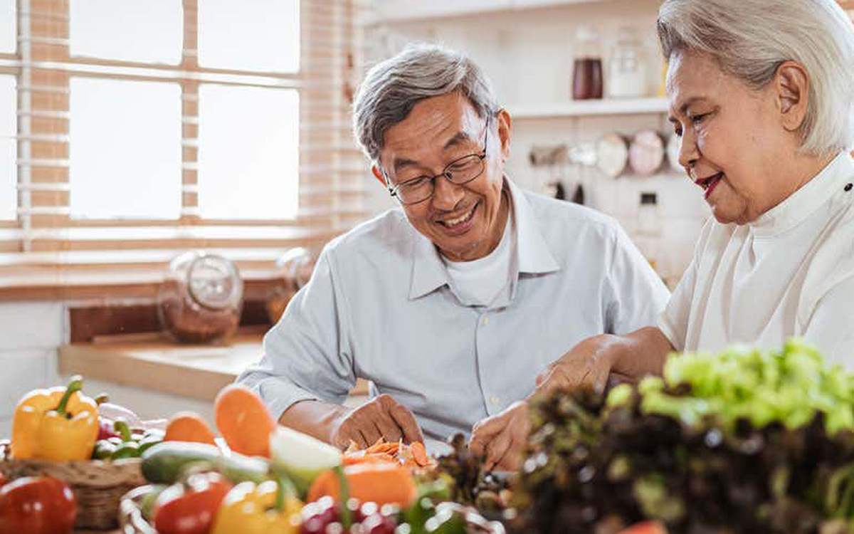 Chế độ ăn uống phù hợp giúp giảm lão hóa và kéo dài tuổi thọ