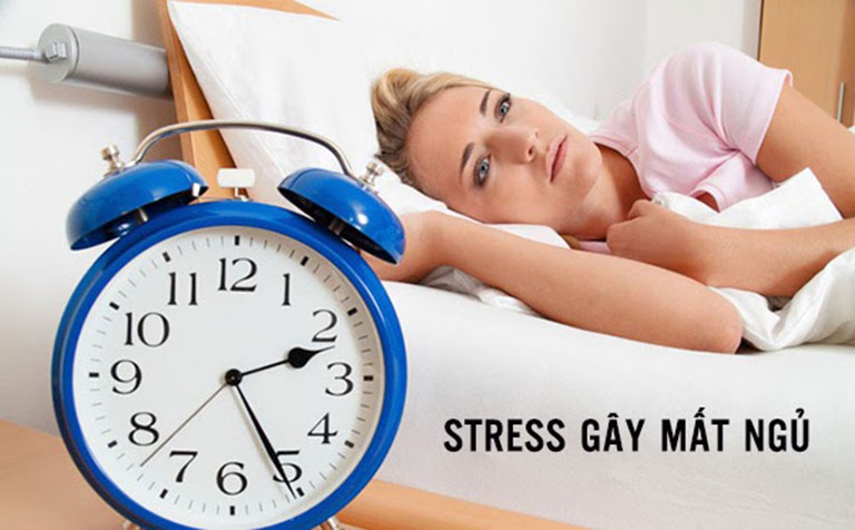 Lo lắng, căng thẳng và khó chìm vào giấc ngủ là triệu chứng của stress gây mất ngủ