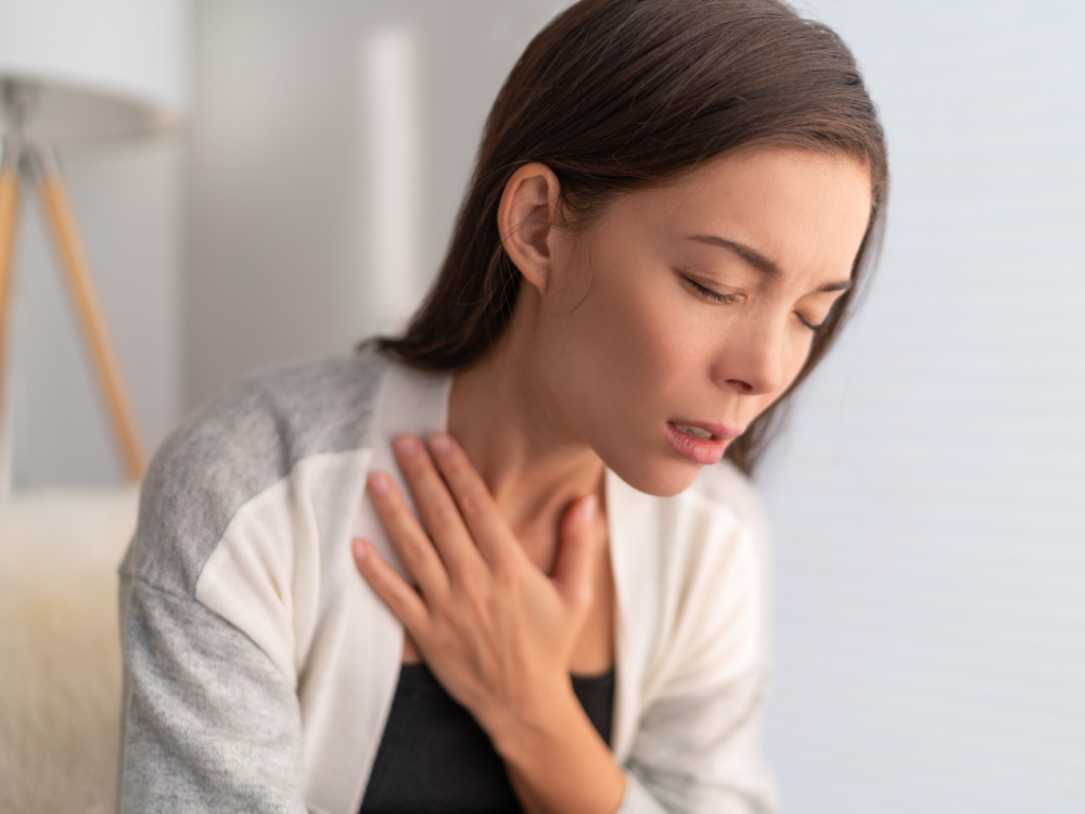 Khó thở là một trong các triệu chứng suy hô hấp