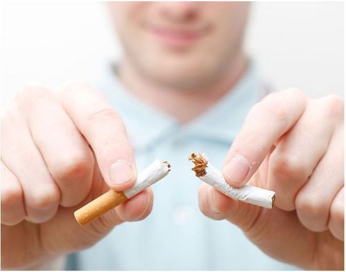 Để phòng suy hô hấp cấp nên hạn chế hút thuốc lá