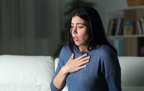 Khó thở, thở gấp là triệu chứng của suy hô hấp mạn tính