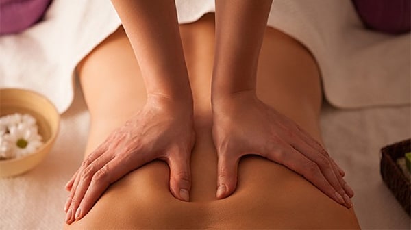 Massage có tác dụng giảm đau do thoát vị đĩa đệm.