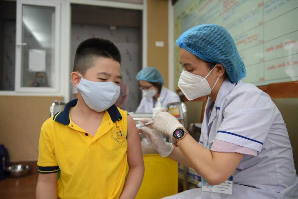 Tiêm phòng là biện pháp phòng ngừa bệnh lý hô hấp hiệu quả nhất