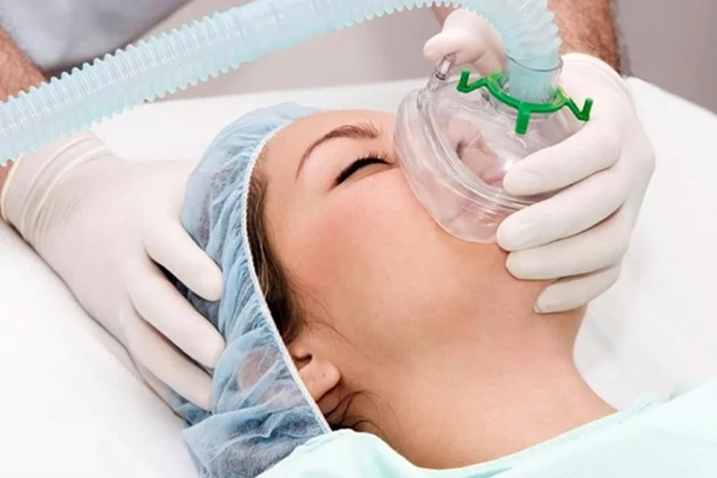Cung cấp oxi cho sản phụ bị tắc mạch ối