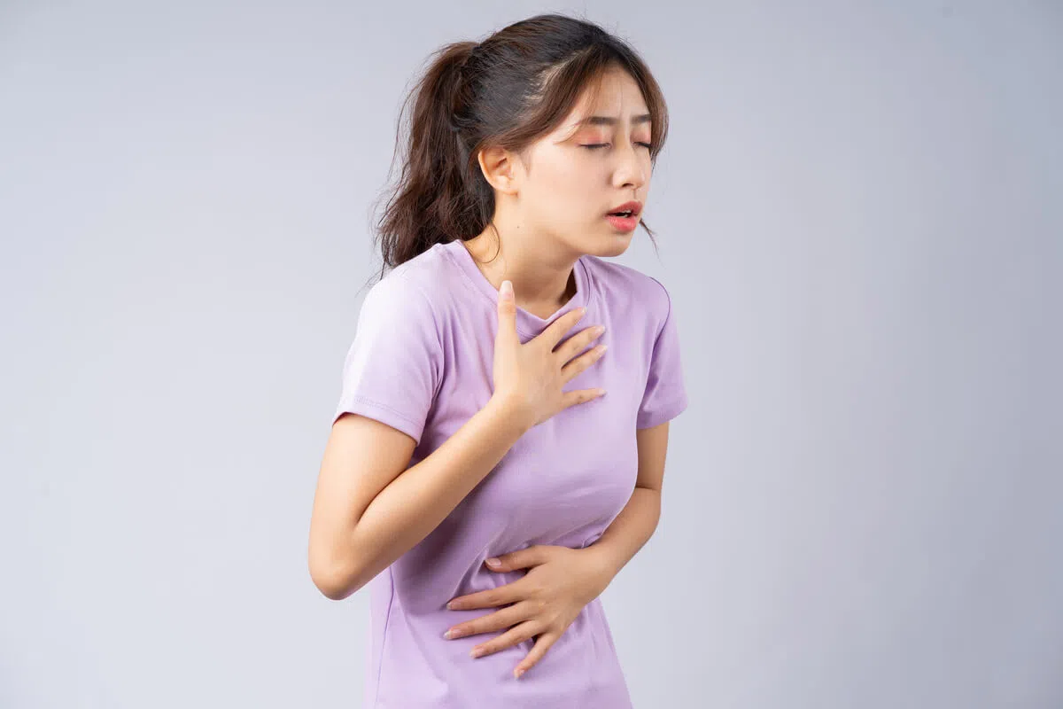 Trào ngược dạ dày - thực quản (GERD - Gastroesophageal Reflux Disease) còn được gọi là "trào ngược axit" xảy ra khi dịch dạ dày trào ngược lên thực quản/ miệng