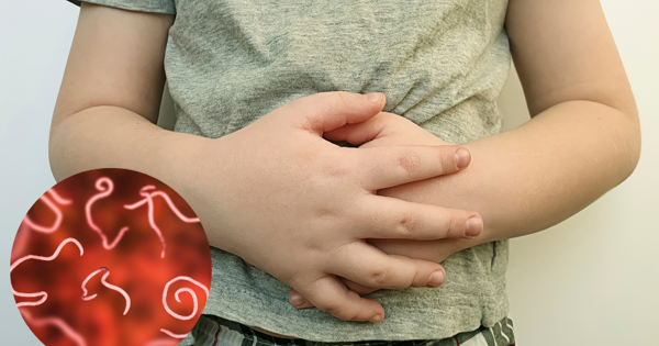 Tình trạng ngứa ngáy do giun kim khiến trẻ mất ngủ, quấy khóc và mệt mỏi vào ban đêm