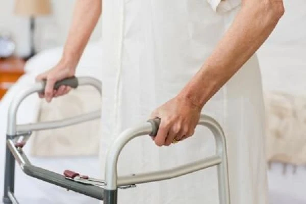 Các dụng cụ hỗ trợ giúp bệnh nhân giảm nguy cơ té ngã