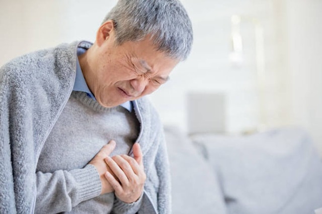 Tức ngực thường xảy ra với các đối tượng người cao tuổi