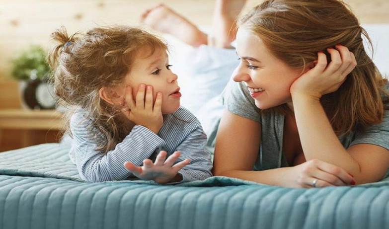 Ba mẹ cần dành nhiều thời gian chăm sóc giao tiếp với trẻ