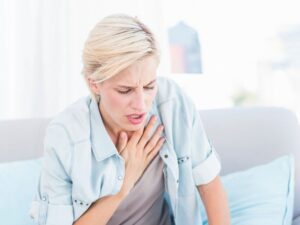 Khó thở là một trong các triệu chứng của u hạt mạn tính