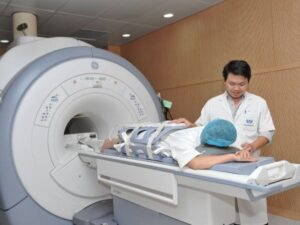 Cộng hưởng từ (MRI) để xác định kích thước, số lượng và vị trí chính xác của u xơ