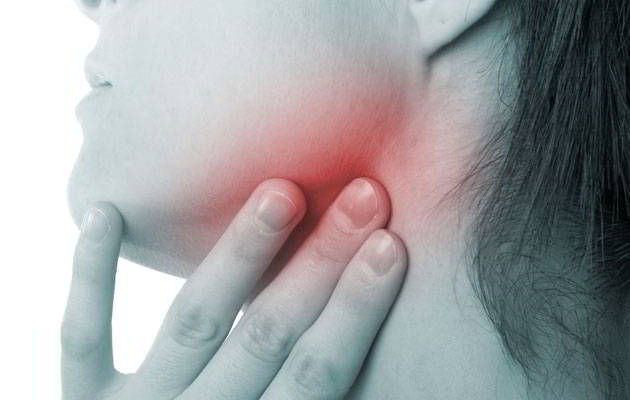 Bệnh nhân ung thư đầu cổ thường chịu đựng những cơn đau dữ dội khi thực hiện các chức năng cơ bản như nhai nuốt