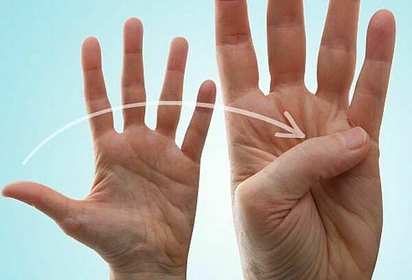 Thực hiện các bài tập cải thiện sự linh hoạt cho gân khớp vùng ngón cái, bàn tay.