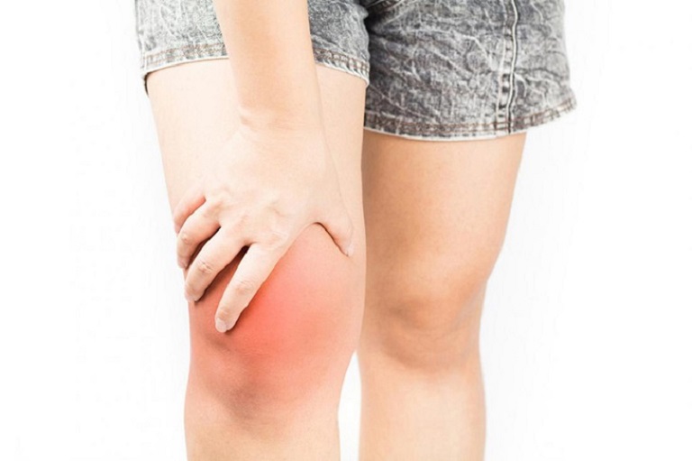 Đau khớp âm ỉ có thể là triệu chứng của viêm khớp gối ở trẻ em
