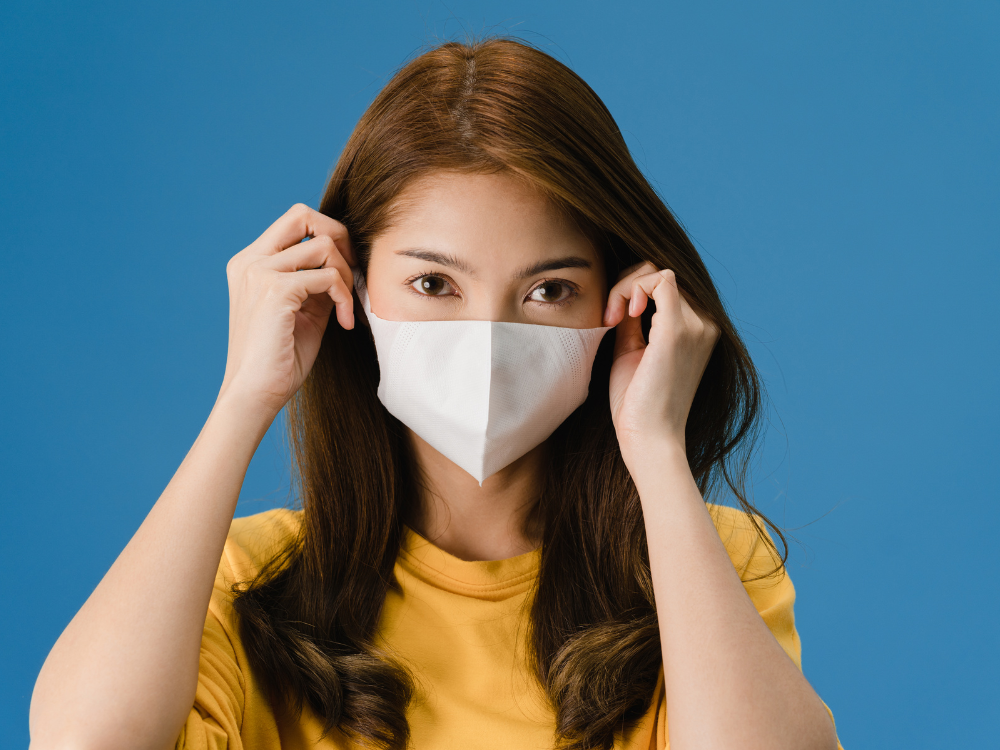 Đeo khẩu trang và giữ khoảng cách xã hội để giảm nguy cơ lây nhiễm viêm phổi