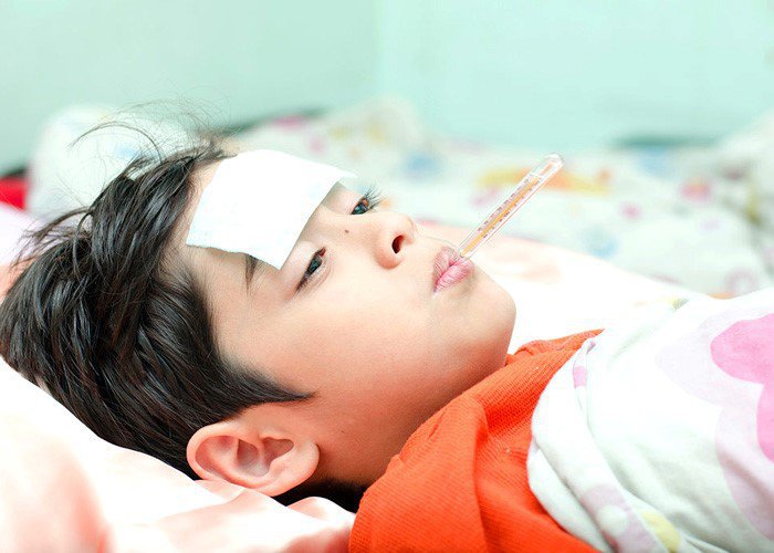 Trẻ nhỏ sốt liên tục 4-5 ngày không khỏi