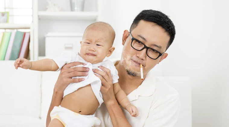 Không được để trẻ nhỏ tiếp xúc trực tiếp với khói thuốc lá
