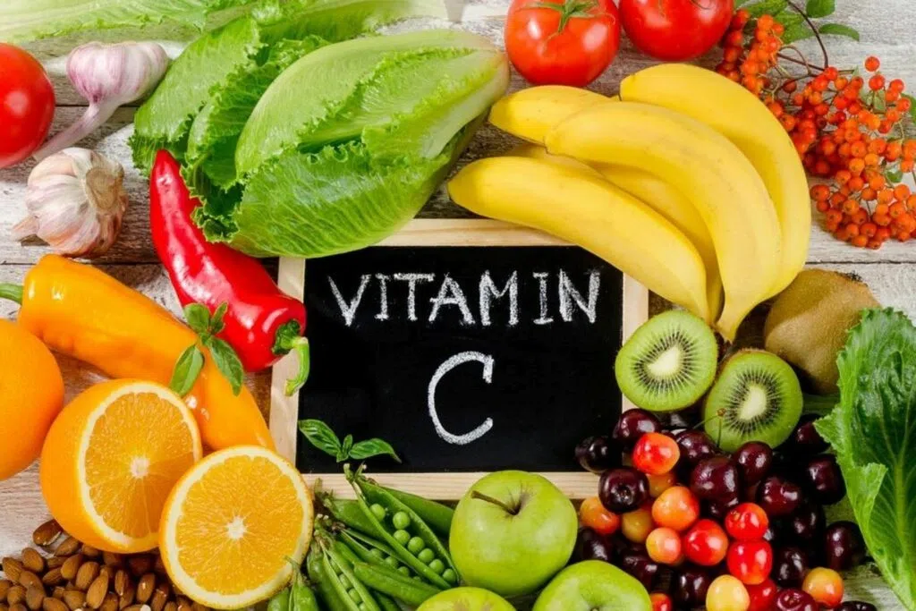 Vitamin C là một vi chất thiết yếu mà cơ thể con người không thể tự tổng hợp được, 