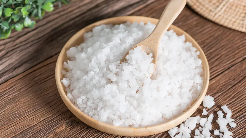 Sử dụng các loại lá thảo dược tự nhiên để xông hơi là phương pháp hỗ trợ điều trị trĩ an toàn
